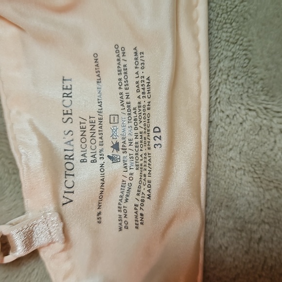 Victoria's secret bra - Picture 2 of 3